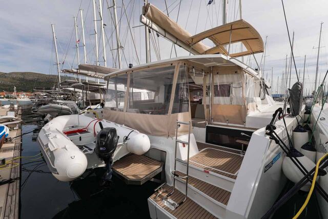 Fountaine Pajot Astrea 42 - 4 + 2 cab. Alchiba